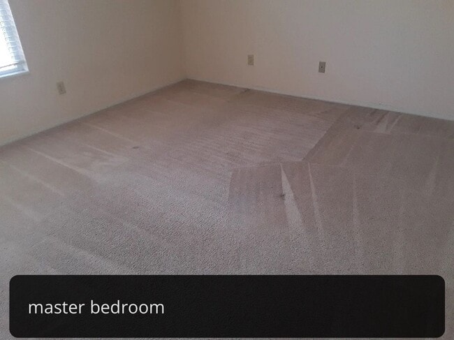 Photo - 3 bedrooms with Garage!