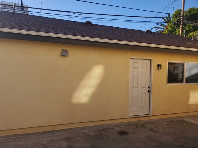 Photo - 2247-2244 S Cochran Ave