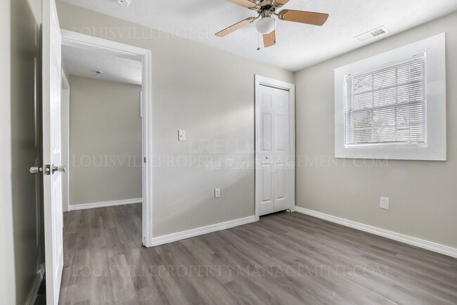 Photo - 2216 W Ormsby Ave