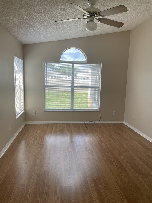 Photo - 3 bedroom, 2 bath conveniently located home!