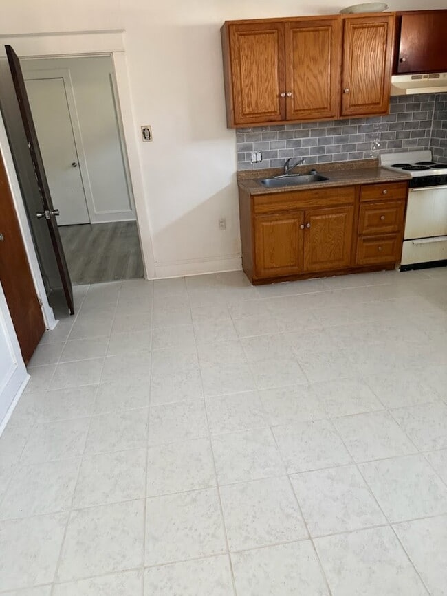 Photo - 2318 Upland St Unidad 1st Floor