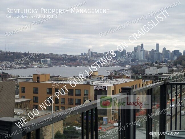 Building Photo - 4031 Aurora Ave N Unit 301