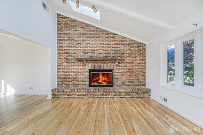 Photo - 17 Throckmorton Ln