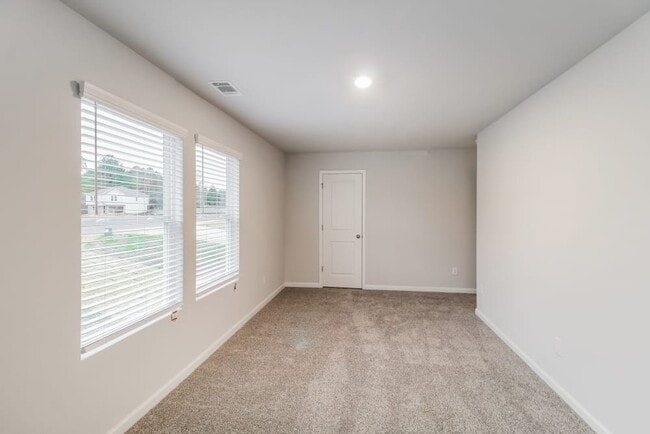 Photo - 392 Amelia Ln