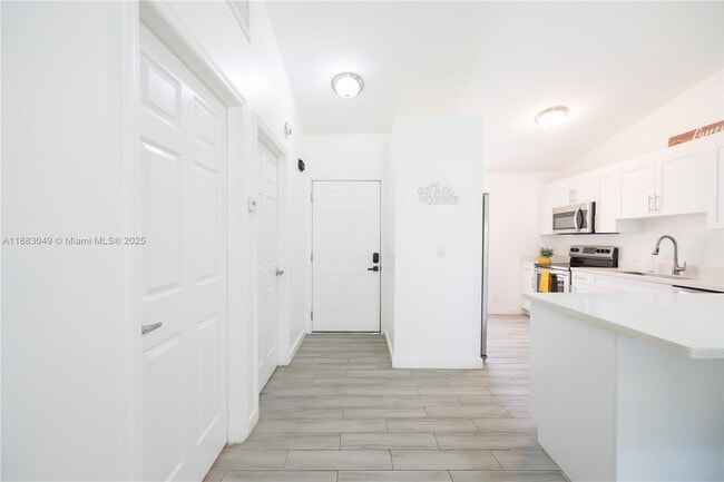 Building Photo - 1194 Hyacinth Pl Unit 1 Rental