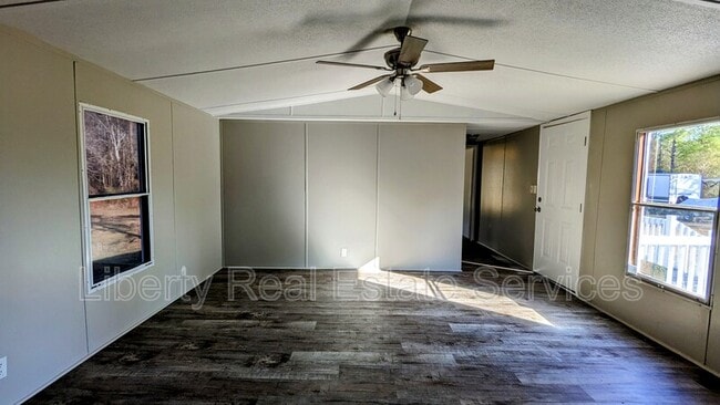 Photo - 260 Ed Powers Blvd