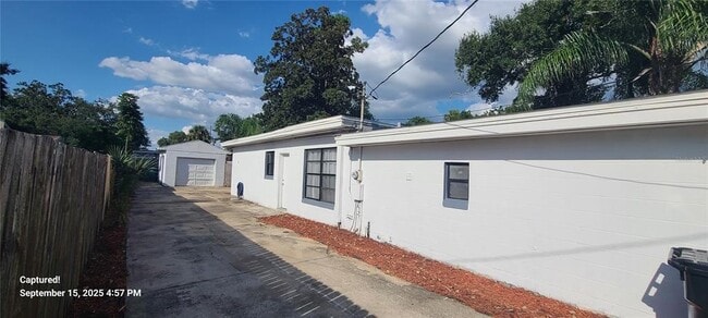 Photo - 2027 Bentley St