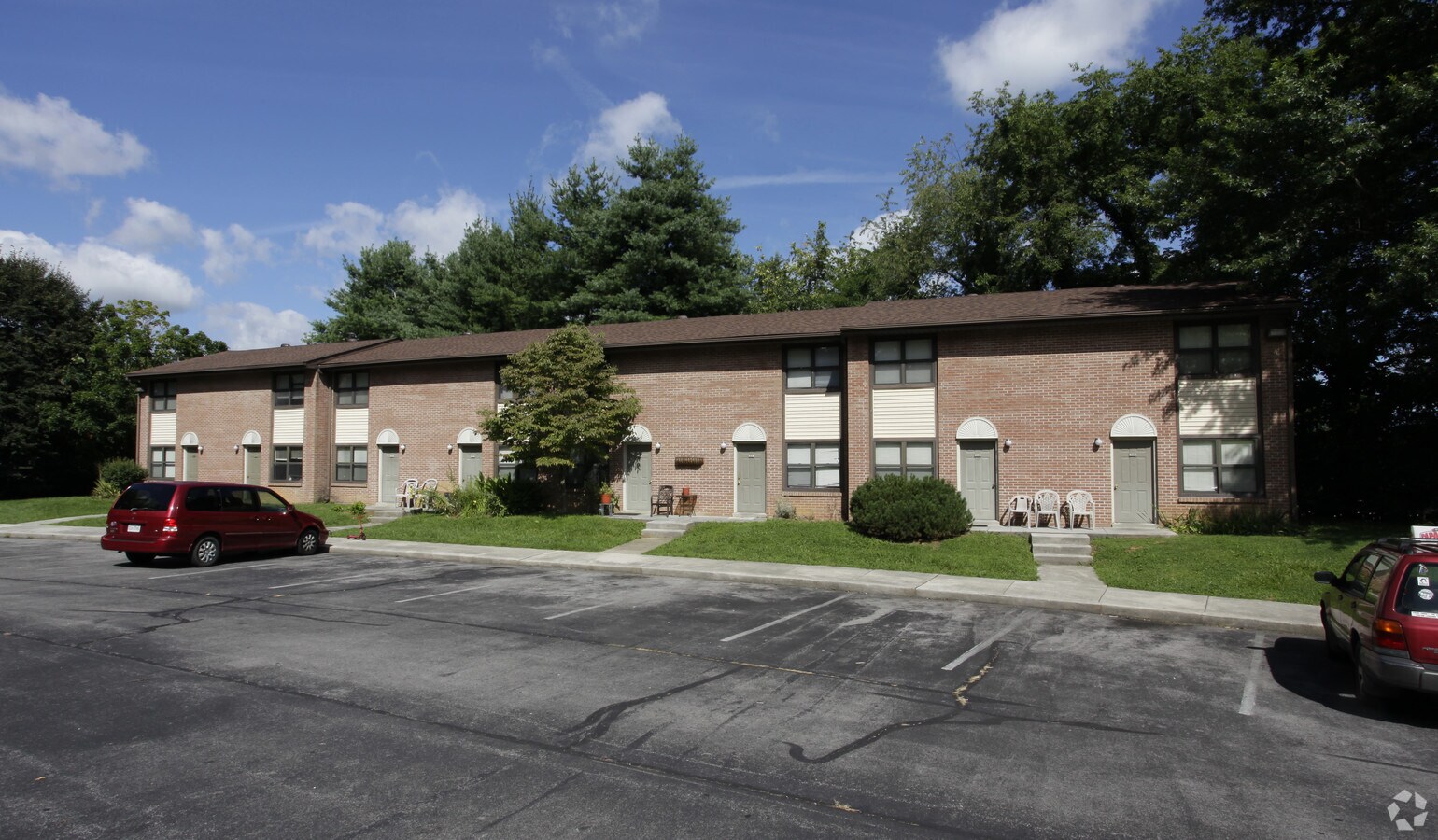 Ridgefield Court Apartments - Ridgefield Court Apartments