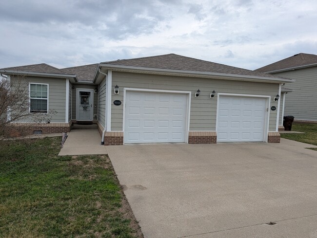 Building Photo - 9008 Landon Ln Unit 9010