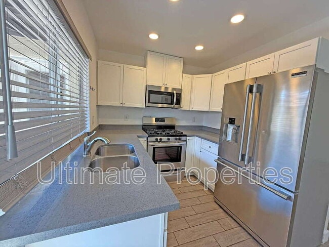 Building Photo - 1021 W Mission Ln