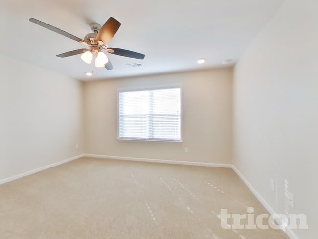 Photo - 36 Leyland Ct