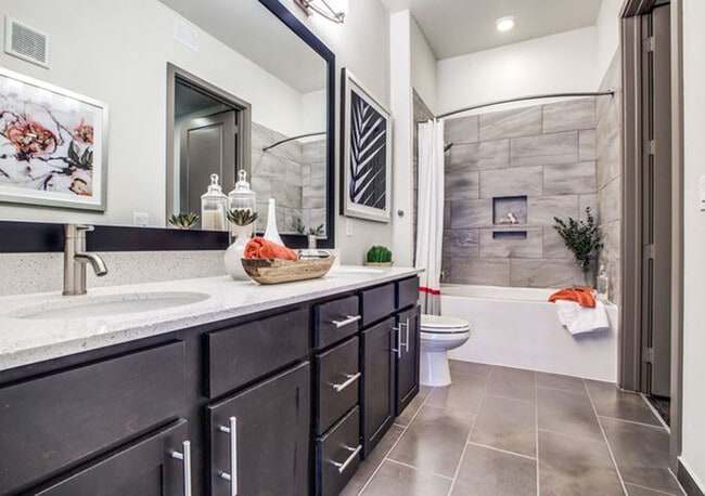 Photo - Arlo Memorial