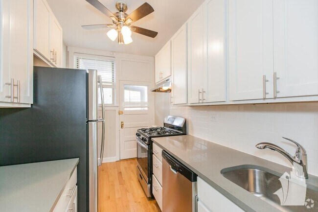 Building Photo - 2 bedroom in Chicago IL 60640 Rental