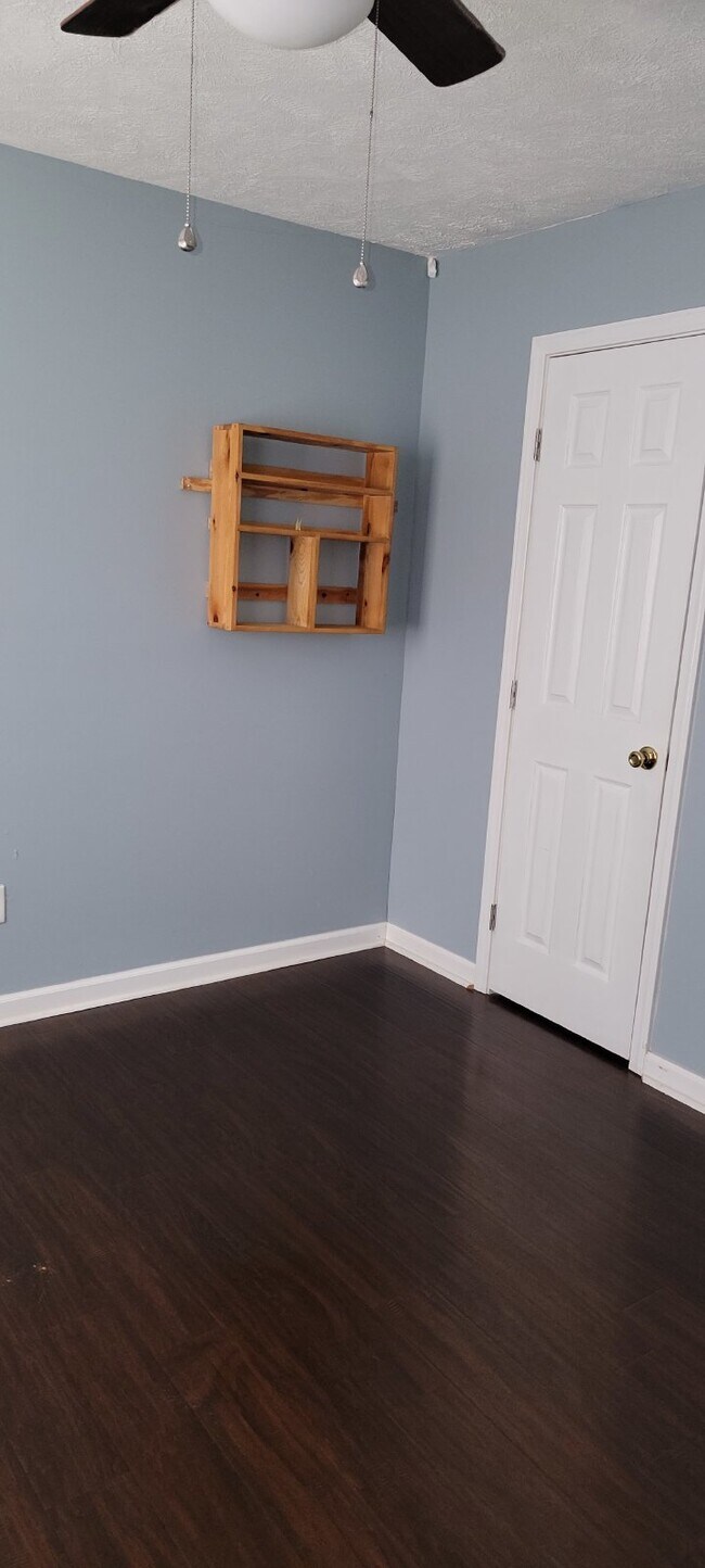 2 Bed/1Bath apartment, perfect for military personnel.