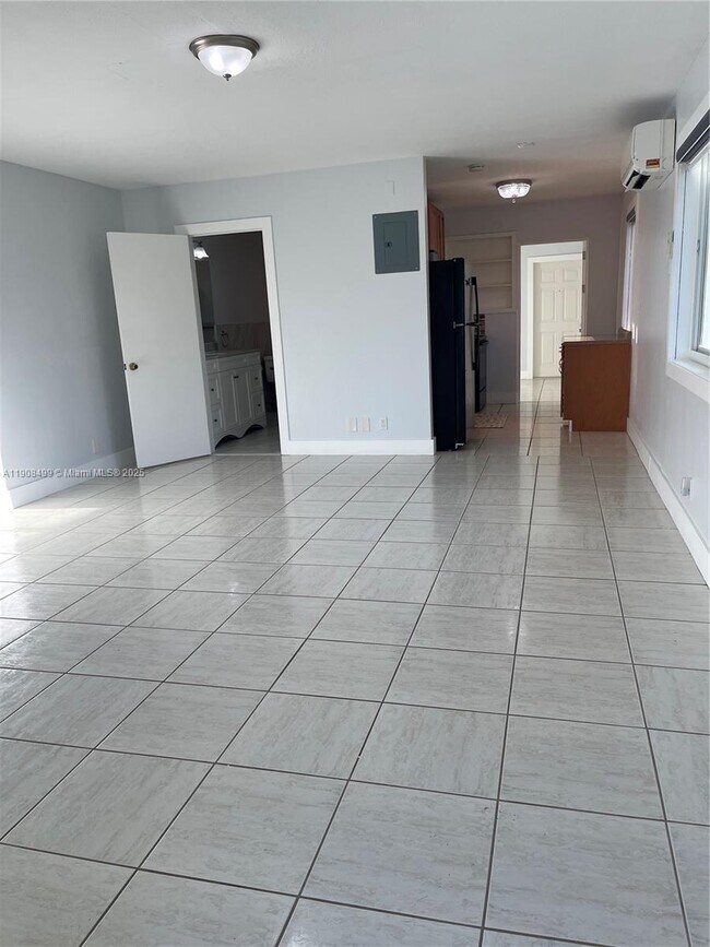 Photo - 405 SW 5th St Unit 1-3