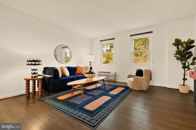 Building Photo - 4818 Chevy Chase Dr Unit 303