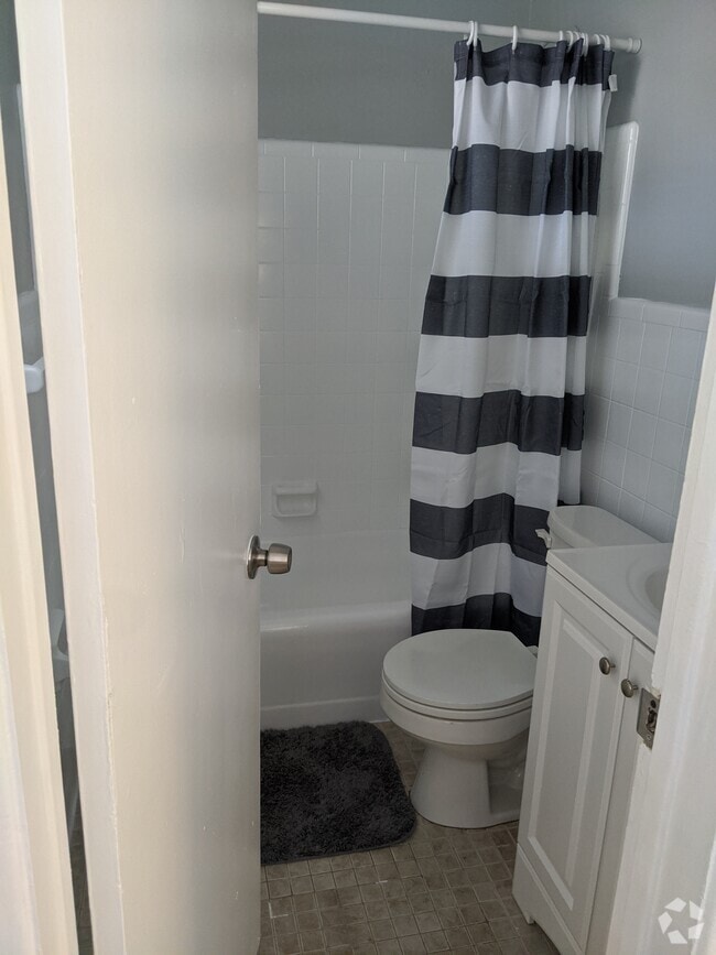 Building Photo - 1041 NE 17th Ave Unit 3 Rental
