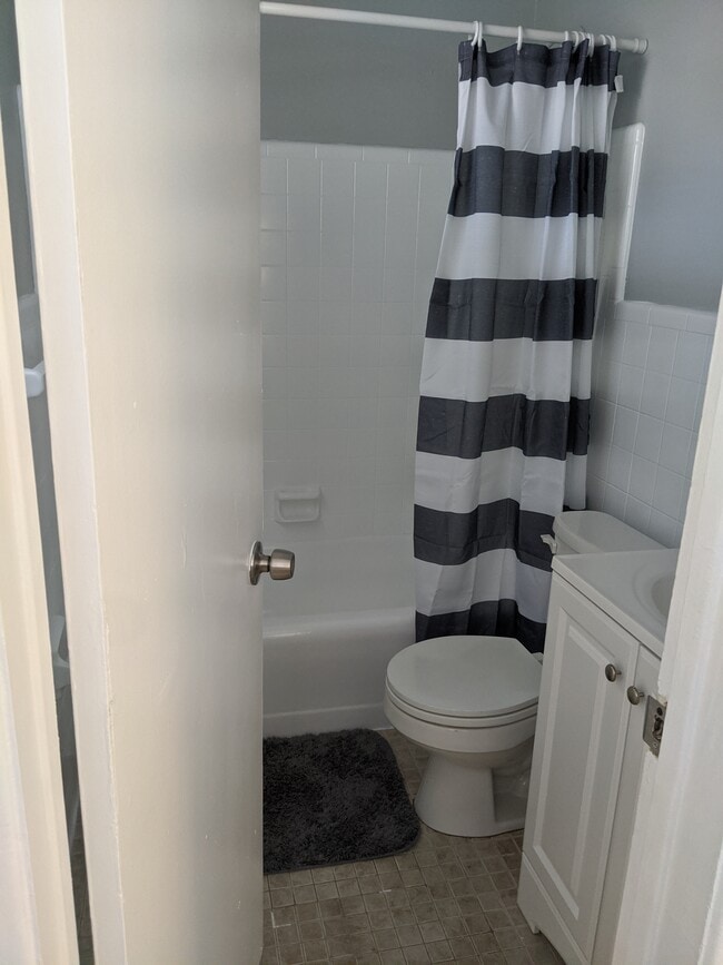 Building Photo - 1041 NE 17th Ave Unit 3 Rental