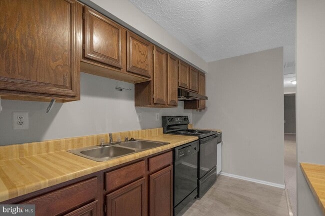 Photo - 12415 Hickory Tree Way Unit M