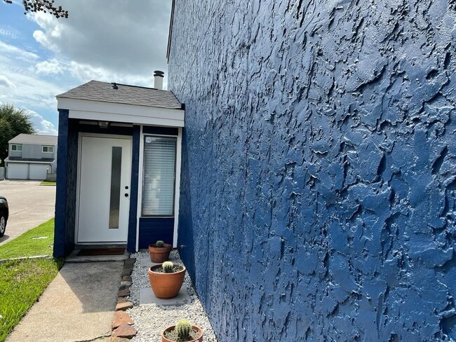 Photo - 10315 Sommerville Ave