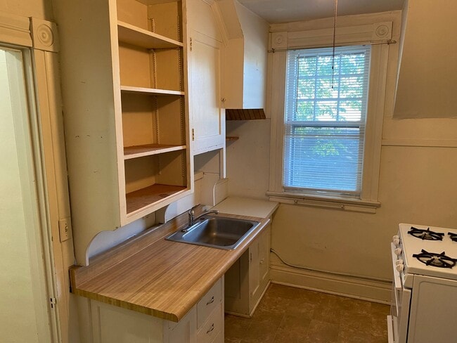 Photo - 1544 D St Unit #3