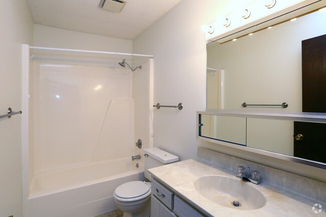 2BR, 1.5 Townhome - Bathroom