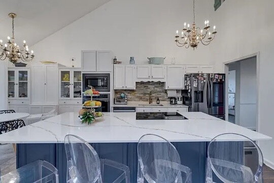 Photo - Modern, light-filled home in a prime location!