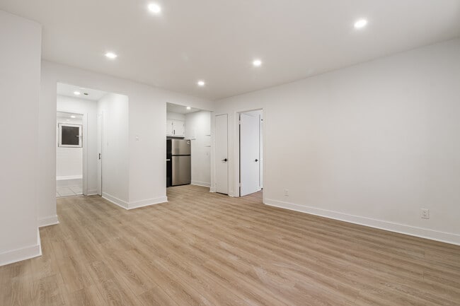 Photo - 6540 Wilderton