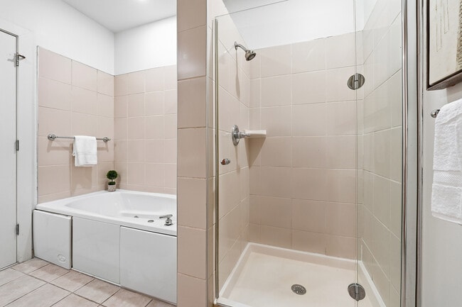 Photo - 805 Peachtree St NE
