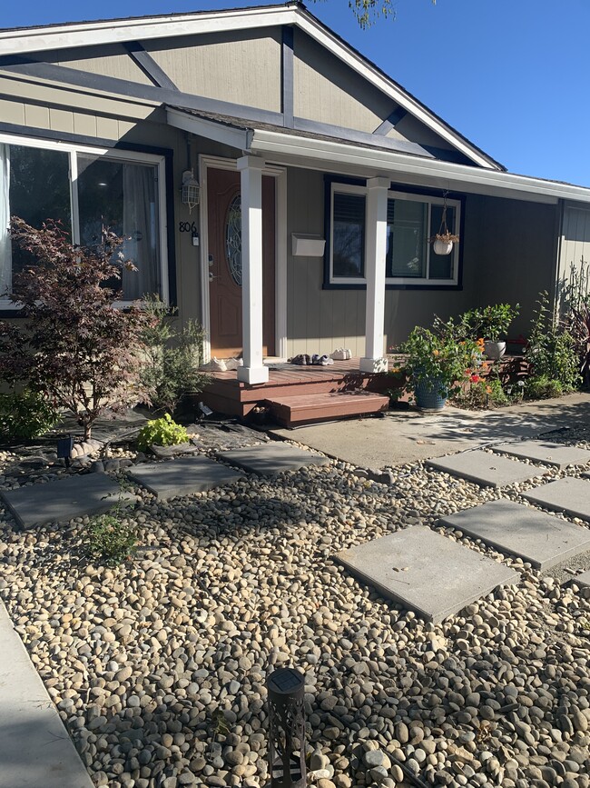 Photo - 806 Coyote St