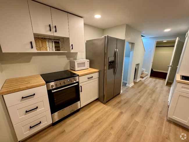 Building Photo - 1217 W 37th St Unit B Rental