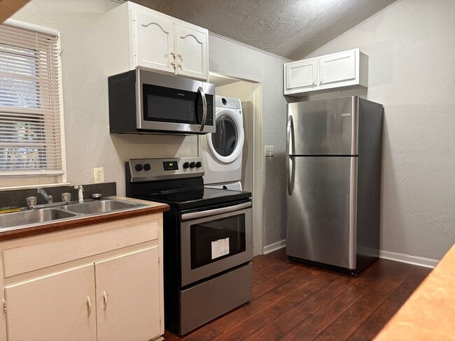 Photo - 2 Bedroom, 1 Bathroom House in High Point!