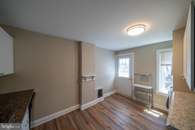 Photo - 103 S Walnut St