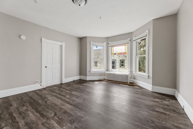 Building Photo - 1313 Avon St Unit 3