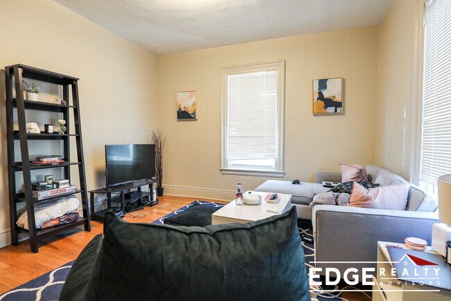 Photo - 17 Greylock Rd