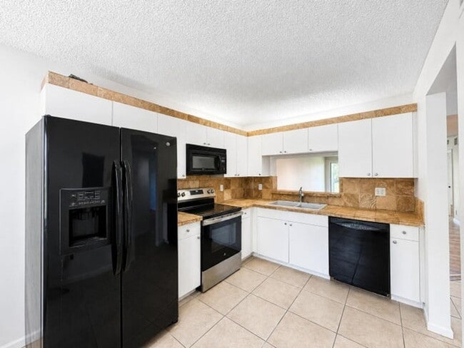 Photo - 340 NW 67th St