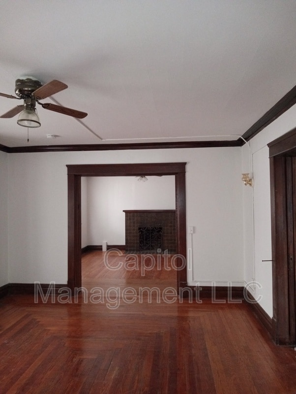 Photo - 323 W Saginaw St Unit 1