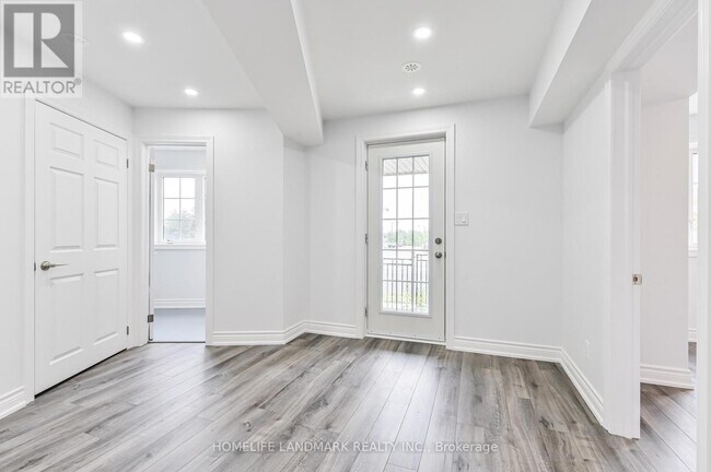 Photo - 154 Roy Grv Wy