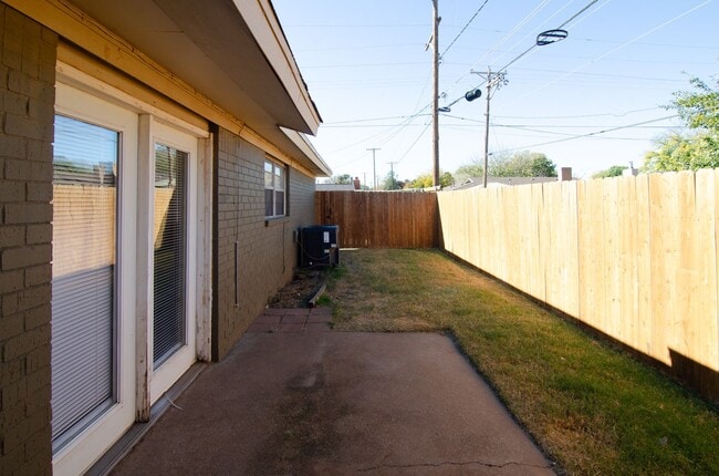 Photo - 6910fre Unit A