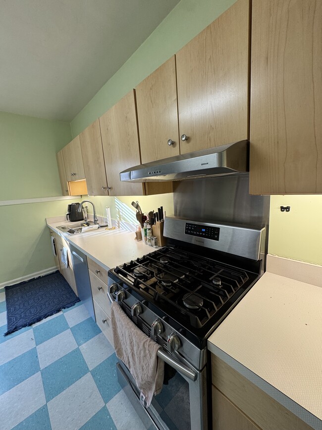 Photo - 409 E 1st St