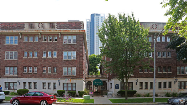 Building Photo - Colonial Apartments