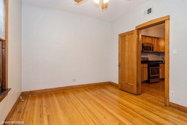 Photo - 3535 W School St Unidad 2