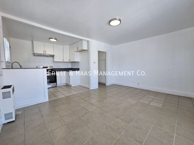 Photo - 1468 Alamitos Ave