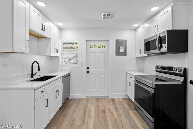 Photo - 1855 Danford St