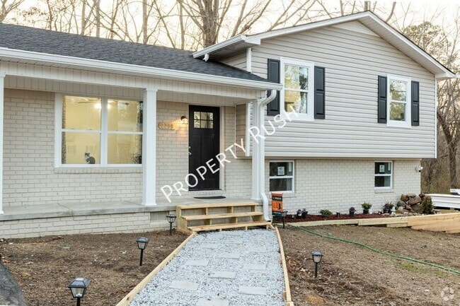 Building Photo - 2290 Malibu Dr SE Unit A Rental