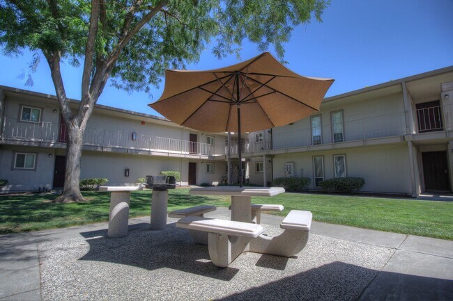 Stonegate Village Apartments