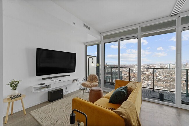 Photo - 125 Peter St