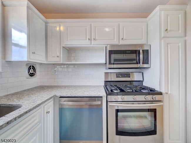 Photo - 741 Bloomfield Ave Unidad A2