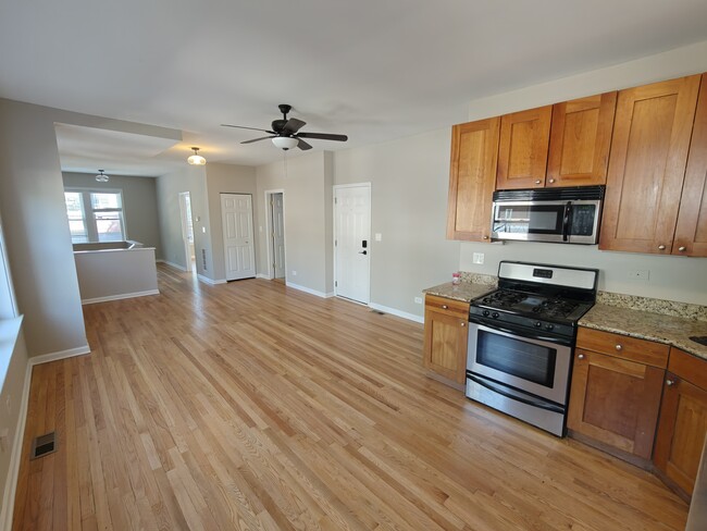 Photo - 4946 N Ridgeway Ave Unit 2