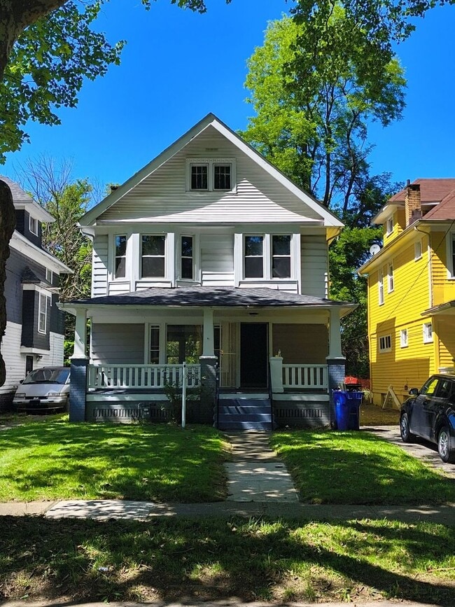 Building Photo - Newly Remodeled Home Available Now!